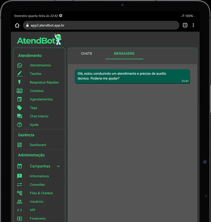 Chat interno do AtendBot aberto em um tablet